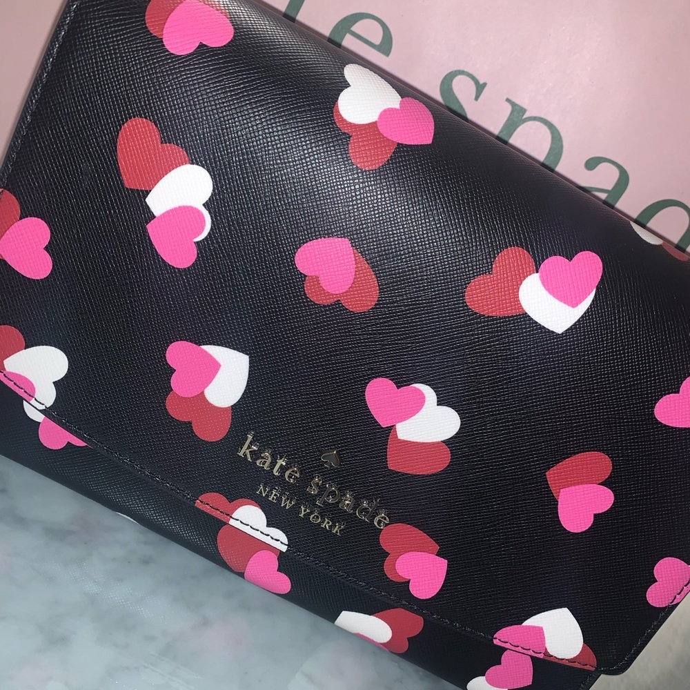 ❤️ Carson flutter hearts printed crossbody